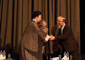 دکتر میرزاده: کتاب عرفانی «تحریر توحید» می‌تواند دارویی مؤثر برای معالجه سرگشتگی‌های انسان‌ها باشد